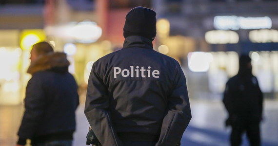 Atak nożownika w metrze w Brukseli. Jedna kobieta została ciężko ranna. Policja obezwładniła napastnika. Pasażerów ewakuowano.