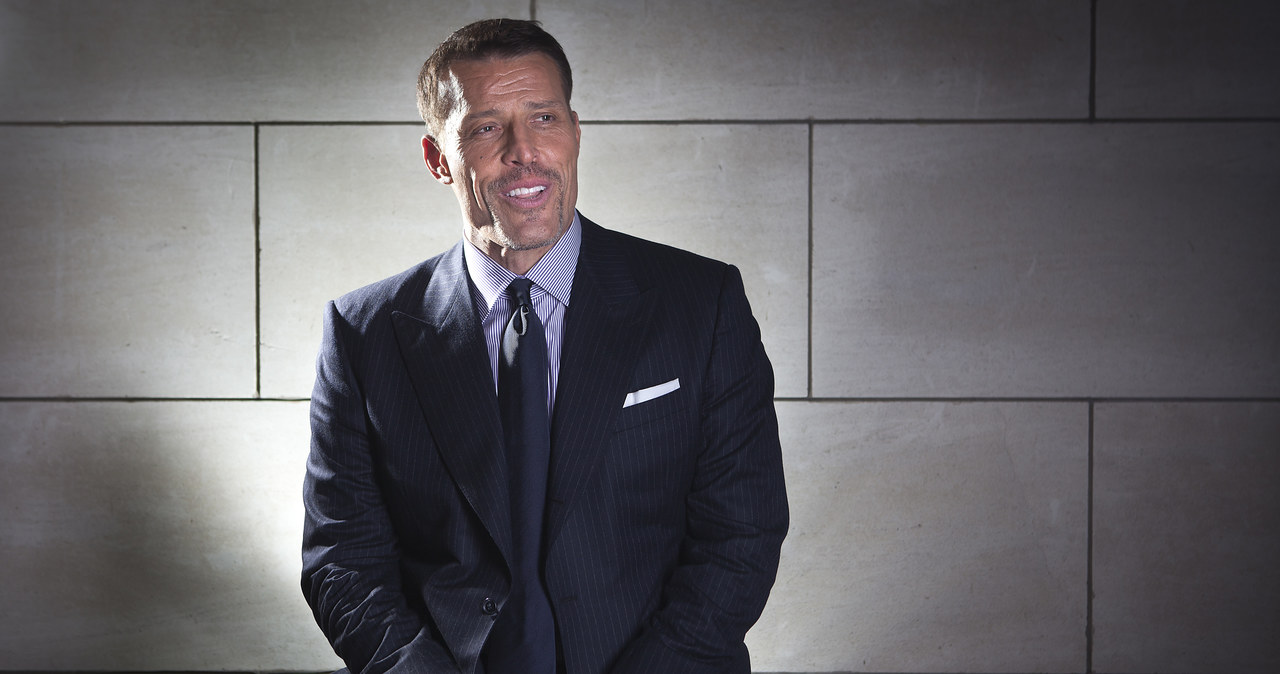 Jeden z najpopularniejszych coachów na świecie, Tony Robbins, wykupił prawa do ekranizacji bestsellerowej książki "Człowiek w poszukiwaniu sensu" autorstwa psychiatry Viktora Frankla. W powieści opisane są traumatyczne przeżycia z Auschwitz tego ostatniego, które stały się bazą do stworzenia autorskiej metody leczenia zaburzeń psychicznych.