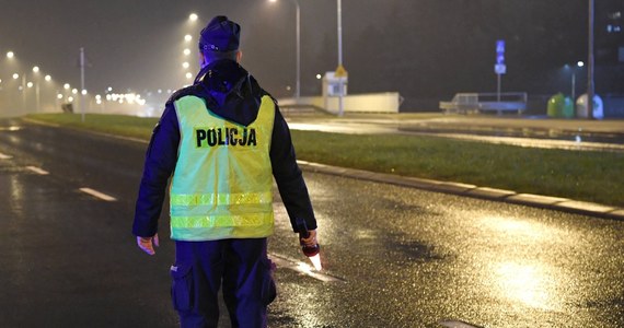 Spalony doszczętnie samochód, a w nim zwęglone ciało. Takiego makabrycznego odkrycia dokonano wczoraj wieczorem w miejscowości Władysławów pod Kłobuckiem w Śląskiem. Sprawą zajęła się prokuratura.
