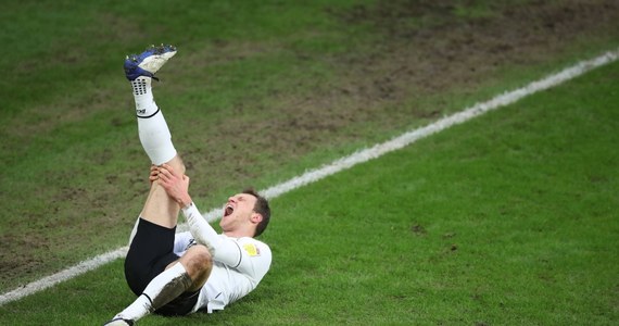 Krystian Bielik - polski piłkarz Derby County, który na noszach opuścił boisko w 36. minucie sobotniego meczu z Bristol City (1:0), ma zerwane więzadła krzyżowe w kolanie i czeka go długa przerwa - podał portal sport.pl. Tym samym Bielik musi pożegnać się z marzeniami o udziale w piłkarskich mistrzostwach Europy.