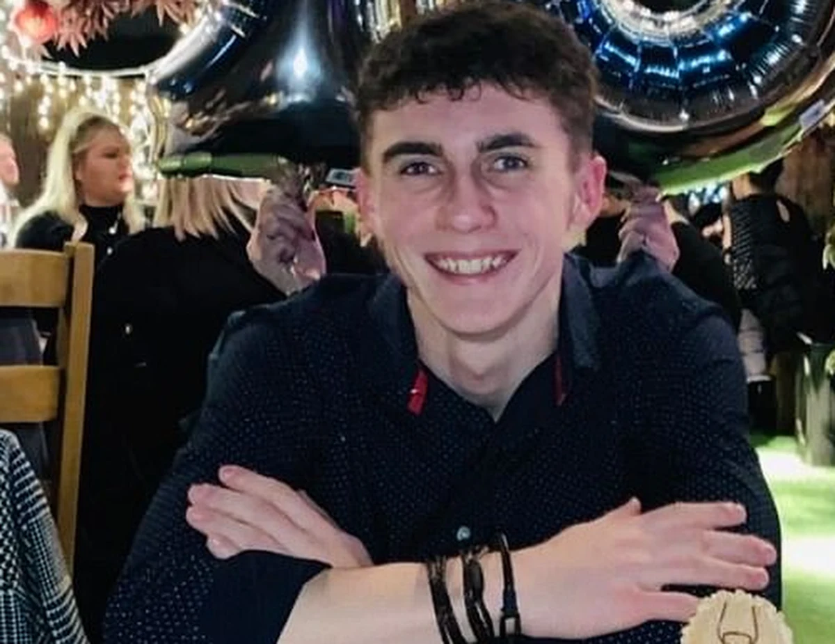 19-letni Joseph ze Staffordshire w Wielkiej Brytanii w zeszłym roku został potrącony przez samochód. Przez 10 miesięcy nastolatek był w śpiączce, nieświadomy faktu, że świat opanowała pandemia koronawirusa. W tym czasie sam dwukrotnie przeszedł Covid-19.