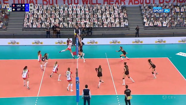 W meczu otwierającym rewanżowy turniej Ligi Mistrzyń ŁKS Commercecon Łódź przegrał z VakifBankiem Stambuł 0:3. Podopieczne trenera Michala Maska, mimo ambitnej postawy, nie zdołały zagrozić faworyzowanym rywalkom.