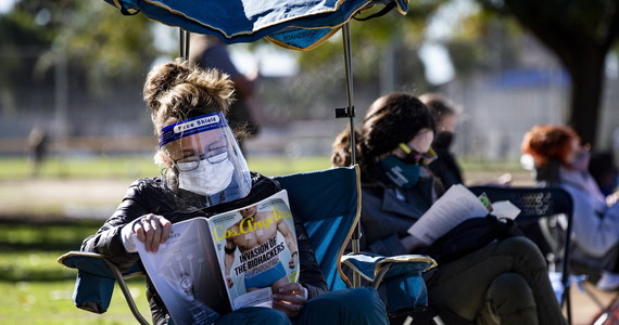 Pogodowe parametry - takie jak temperatura, wilgotność czy prędkość wiatru - pomagają przewidzieć nasilenie skutków epidemii Covid-19. Kiedy zrobi się cieplej i mniej wilgotno, zachorowań powinno być mniej - tak przynajmniej twierdzi część naukowców. 