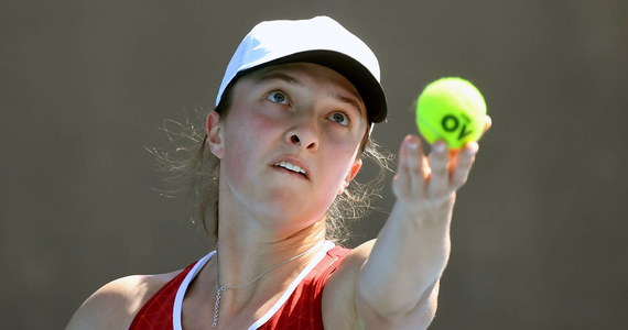 Iga Świątek przegrała z Jekateriną Aleksandrową 4:6, 2:6 w meczu trzeciej rundy turnieju WTA w Melbourne. Mecz trwał godzinę 19 minut. W poniedziałek Polka zaczyna występ w Australian Open.
