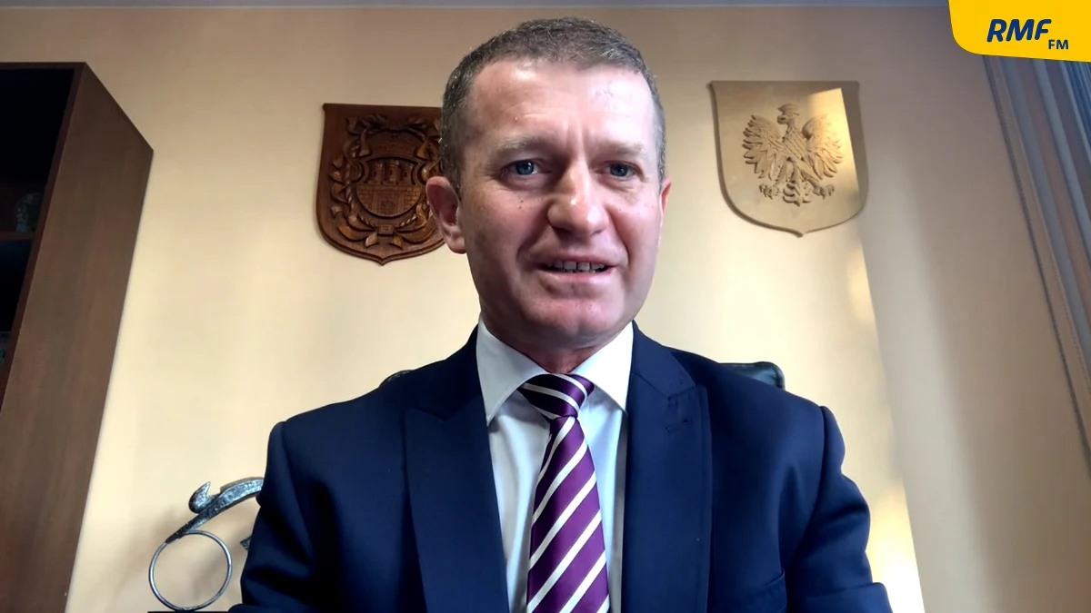 „Większość kobiet, większość młodych ludzi i większość ludzi, którzy protestowali, nie ma nic wspólnego z Martą Lempart. To jest pani polityk, ona ma swoje cele, ja się z nią nie zgadzam. Tak jak większość ludzi PO” – stwierdził w Porannej rozmowie w RMF FM Ireneusz Raś.