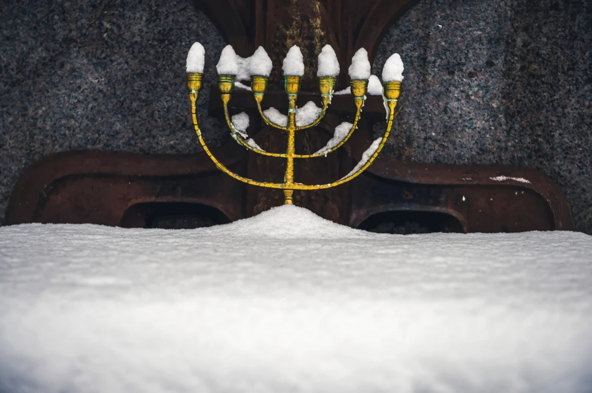 Mazowiecki konserwator zabytków nie znalazł potwierdzeń doniesień izraelskich mediów o wywiezieniu z Polski pożydowskich pamiątek znalezionych na terenie warszawskiego getta. 