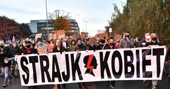 Policja żąda udostępnienia danych dyrektorów z zachodniopomorskiego urzędu marszałkowskiego, którzy w październiku w dniu protestu Strajku Kobiet przeciw zaostrzaniu prawa aborcyjnego dali pracownicom wolne. Marszałek Olgierd Geblewicz bierze sprawę na siebie.