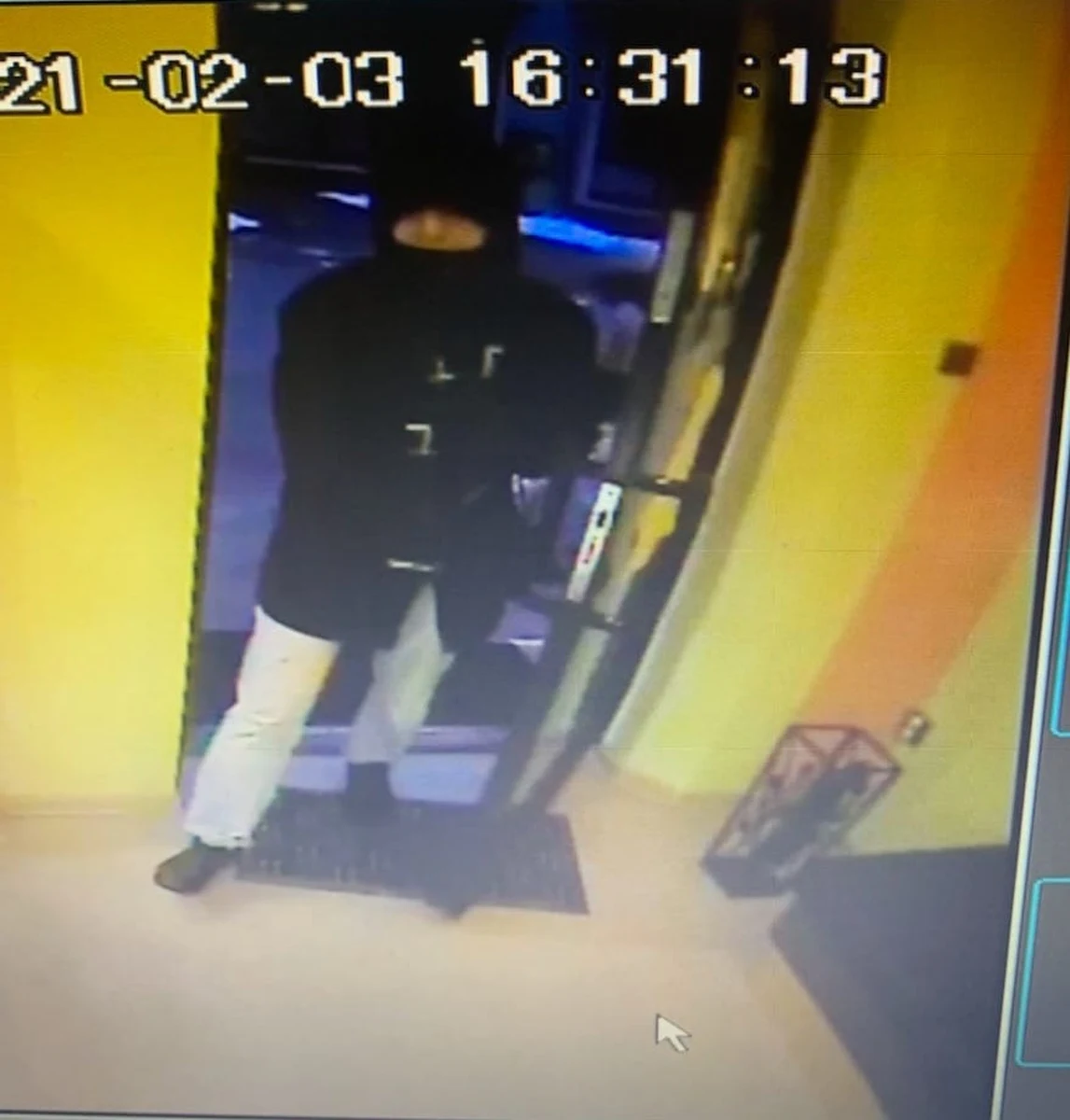 Nieudana próba kradzieży w salonie jubilerskim w Sopocie. Wiadomo, że sprawca oddał strzał, najprawdopodobniej z broni hukowej. Uciekł po tym jak pracownik włączył alarm.