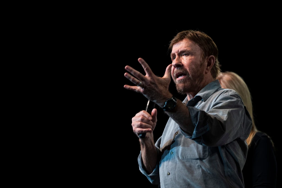 Słynny amerykański aktor Chuck Norris w konserwatywnym portalu internetowym WorldNetDaily (WND) krytykuje większą troskę społeczną o używanie przyjaznych dla środowiska słomek bambusowych niż o ochronę ludzkiego życia. 
