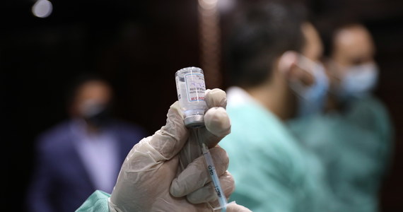 Europejska Agencja Leków (EMA) rozpoczęła proces dopuszczania do obrotu szczepionki firmy Novavax przeciw Covid-19. Polska zakontraktowała 8,4 mln dawek tego preparatu – wynika z wpisu na Twitterze ministra zdrowia Adama Niedzielskiego.