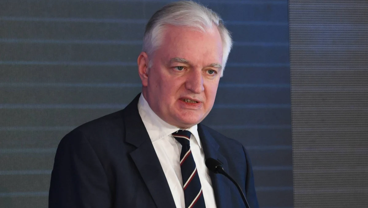 Od 14 lutego w ścisłym reżimie sanitarnym mogłyby zacząć działać hotele - powiedział PAP wicepremier, minister rozwoju, pracy i technologii Jarosław Gowin. Nie wykluczył, że jego resort będzie rekomendować też w najbliższym czasie inne poluzowania.