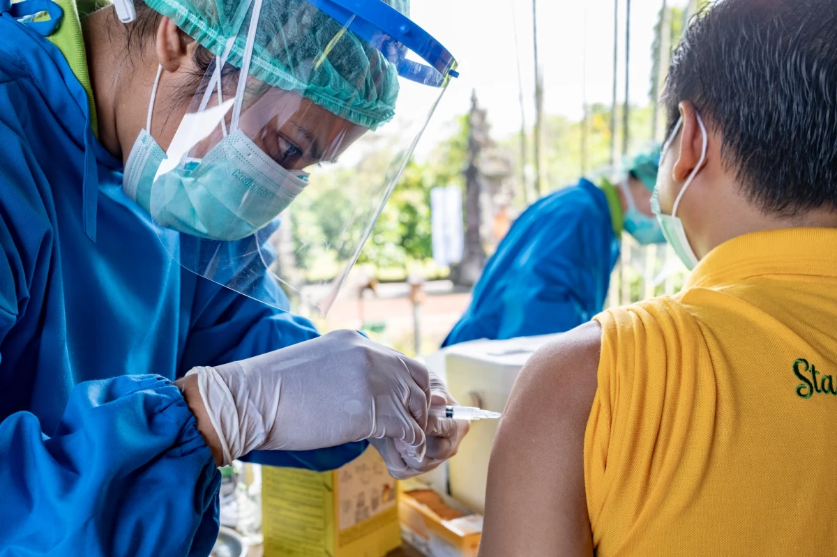 "Absolutnie nic nie jest wykluczone, ale to partactwo". Tak plany brytyjskich naukowców przetestowania mieszania dawek szczepionek przeciwko koronawirusowi od różnych producentów komentuje główny doradca premiera ds. pandemii i konsultant krajowy ds. chorób zakaźnych prof. Andrzej Horban. 