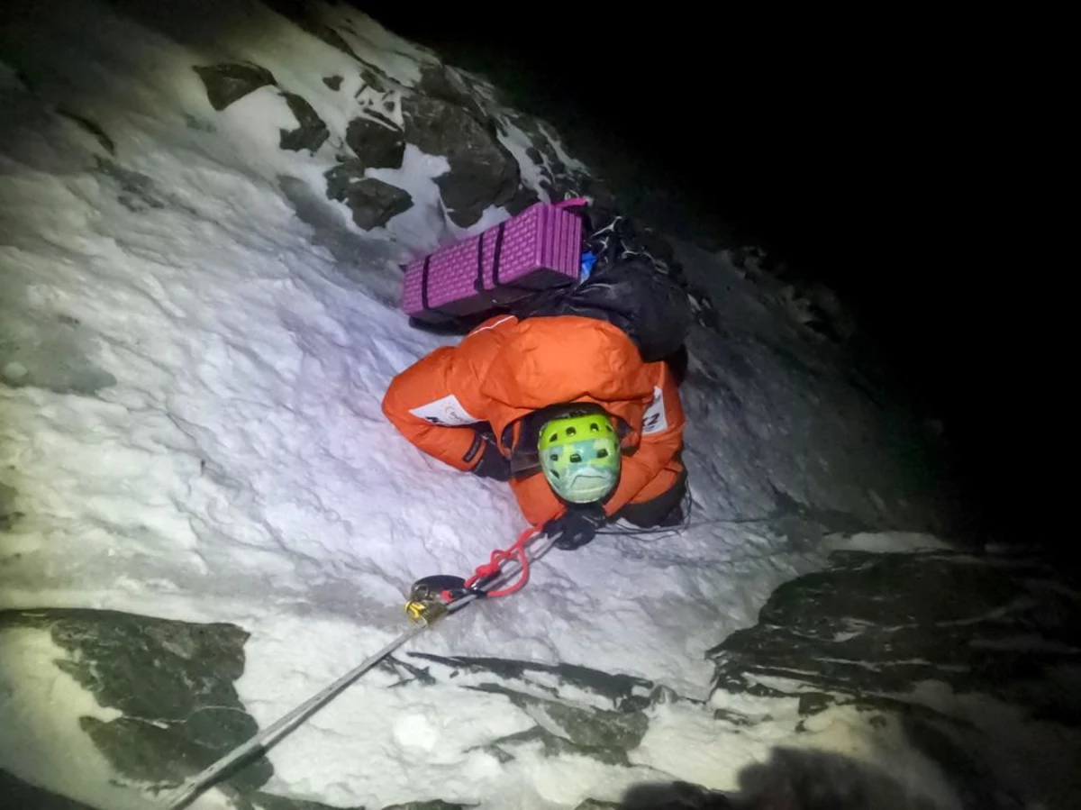 Magdalena Gorzkowska została ewakuowana helikopterem z bazy pod K2 (8611 m) do szpitala w Skardu z powodu poważnego zatrucia pokarmowego. To koniec wyprawy dla Polki.