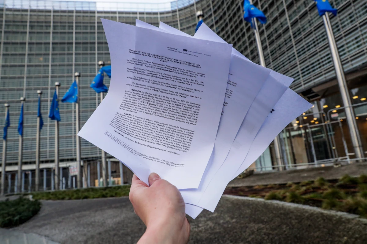 Przedstawiciel polskich władz jest jednym z siedmiu głównych negocjatorów, którzy w imieniu Unii Europejskiej pod kierunkiem Komisji Europejskiej negocjują dla 27 państw kontrakty z firmami farmaceutycznymi na zakup szczepionek – ustaliła nasza dziennikarka Katarzyna Szymanska-Borginon. 