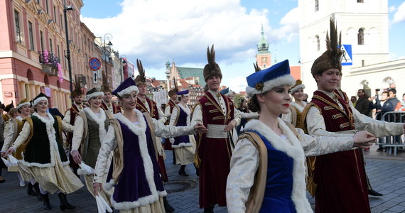 Promocja wydarzeń związanych z najpopularniejszym polskim tańcem oraz ukazywanie jego roli w polskiej tradycji to najważniejsze elementy ogólnopolskiej akcji, poświęconej działaniom na rzecz wpisania poloneza na listę reprezentatywną niematerialnego dziedzictwa kulturowego UNESCO.