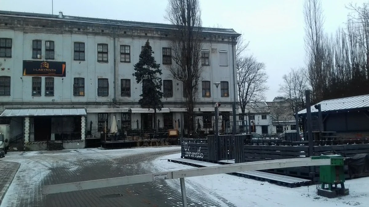 ​Słynne krakowskie Dolne Młyny mają nowego właściciela - informuje "Gazeta Krakowska". Firma, do której należą tereny z popularnym kompleksem restauracji i barów, została sprzedana spółce powiązanej z rodziną Kulczyków.