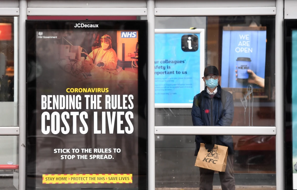 Brytyjski minister zdrowia Matt Hancock przyznał, że film "Epidemia strachu" wpłynął na kształtowanie rządowej strategii szczepień. Już ponad 10 milionów Wyspiarzy otrzymało pierwszą dawkę szczepionki przeciwko koronawirusowi. Hollywoodzki hit w Mattem Damonem w roli głównej powstał w 2011 roku i zaskakująco precyzyjnie przewidział historię, którą od roku przeżywamy na całym świecie. 