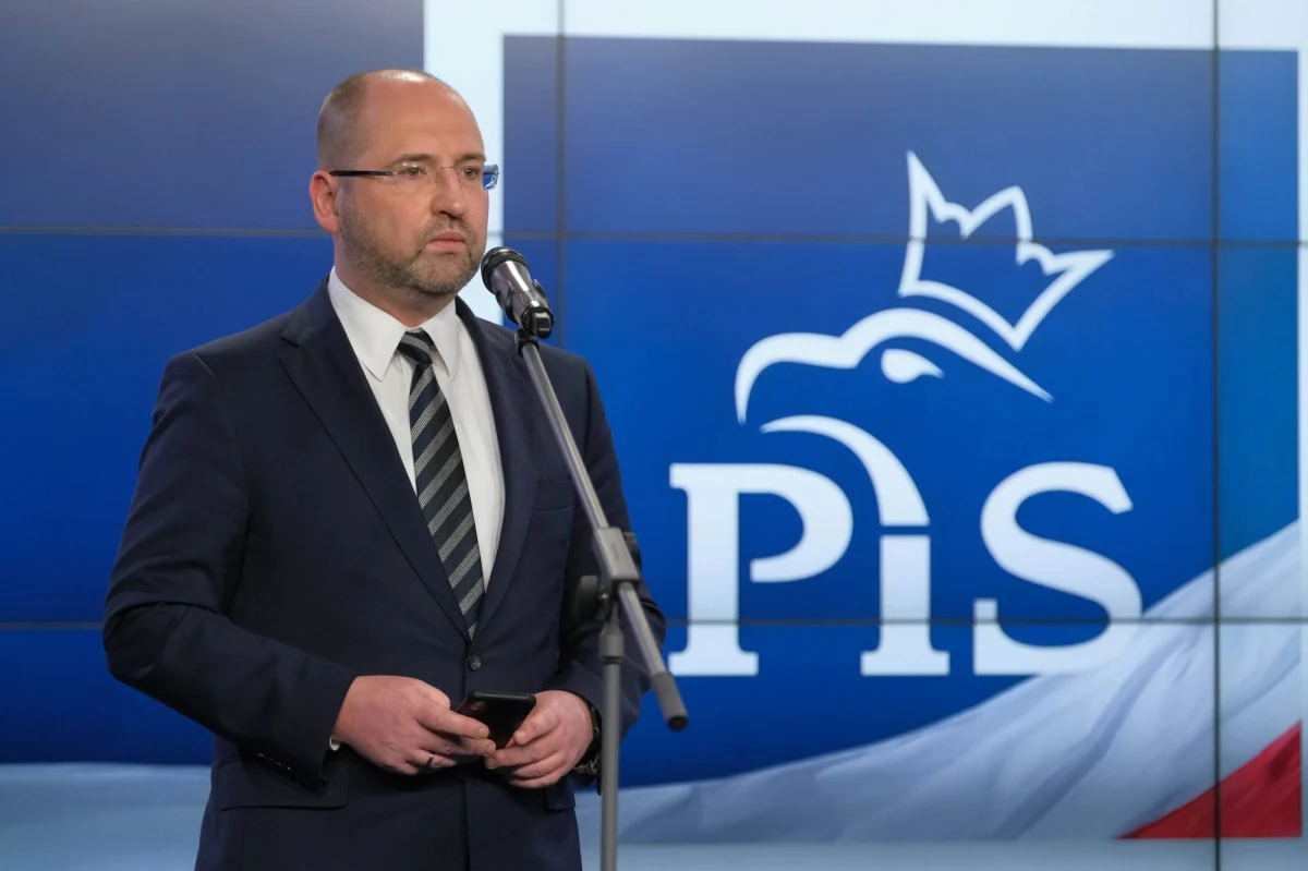 Adam Bielan został zawieszony w prawach członka Porozumienia - dowiedział się nieoficjalnie nasz dziennikarz Patryk Michalski. Władze partii Jarosława Gowina uznały, że złamał on wielokrotnie statut ugrupowania. 