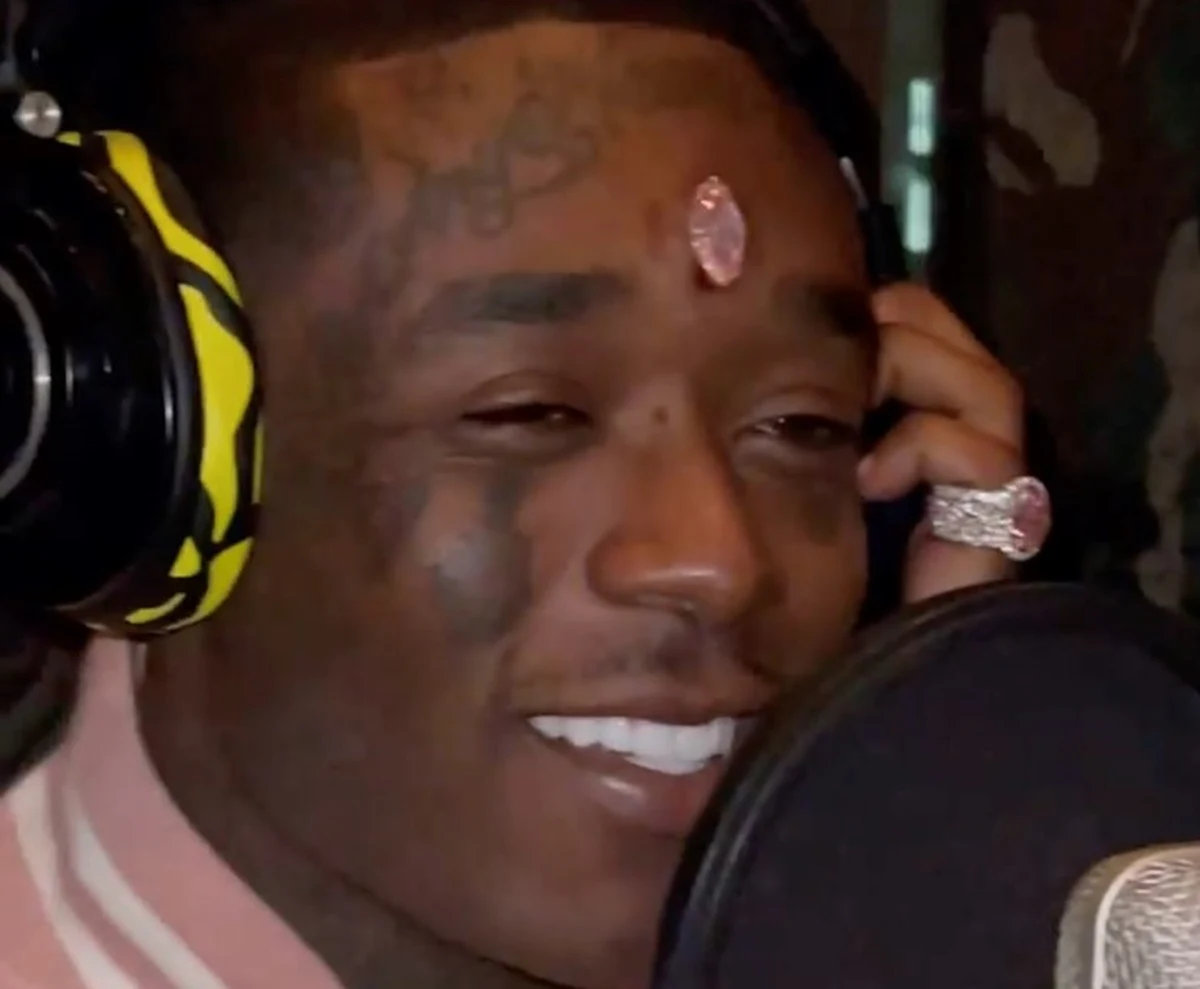 Diament ma 11 karatów i kosztował 24 miliony dolarów. Raper Lil Uzi Verts nie trzyma go jednak w sejfie. Kazał go sobie wszczepić na czole. "Wart jest więcej niż moje Bugatti" – napisał na Twitterze.