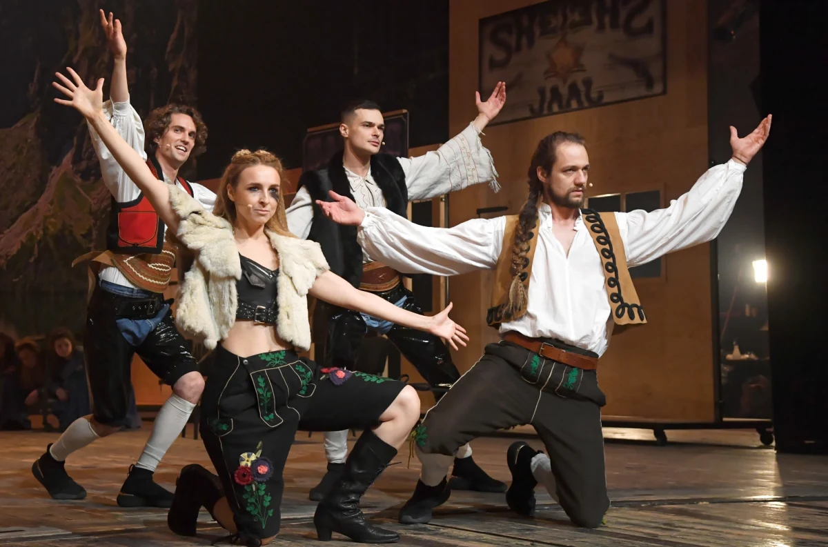 Z decyzji rządu o otwarciu teatrów zadowolony jest Krzysztof Głuchowski, dyrektor Teatru Słowackiego w Krakowie. Zgodnie z zapowiedzią, od piątku 12 lutego otwarte zostają kina, teatry, opery i filharmonie.