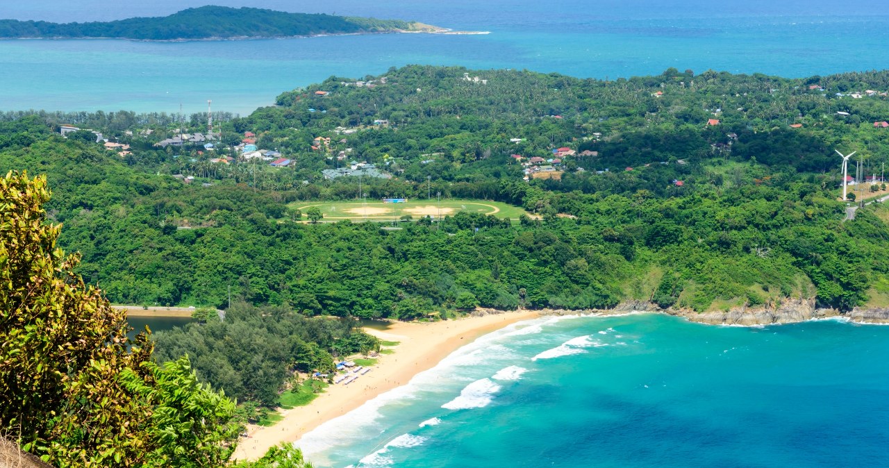 Listopad to idealny moment, by wybrać się na tę rajską plażę. Później zaczną się ulewy