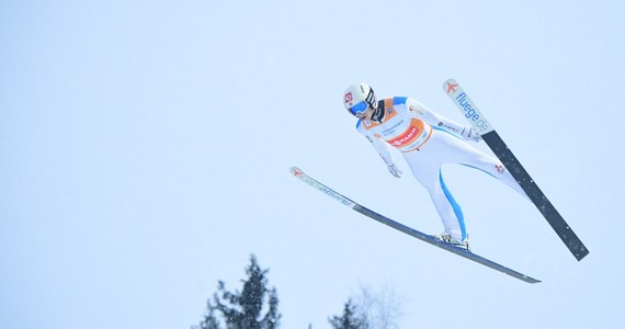 Dziś w Klingenthal odbędzie się pierwszy z dwóch konkursów Pucharu Świata w skokach narciarskich. Faworytem jest Norweg Halvor Egner Granerud. Wczoraj zdecydowanie wygrał prolog i najdalej skakał na obu treningach.