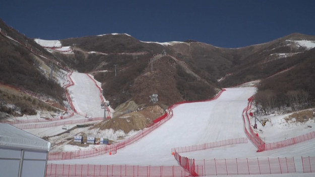 W Chinach trwają przygotowania do igrzysk olimpijskich, które odbędą się w 2022 roku. Ratraki już ubijają śnieg na świeżo przygotowanych trasach narciarskich. Gotowa jest też wioska olimpijska.