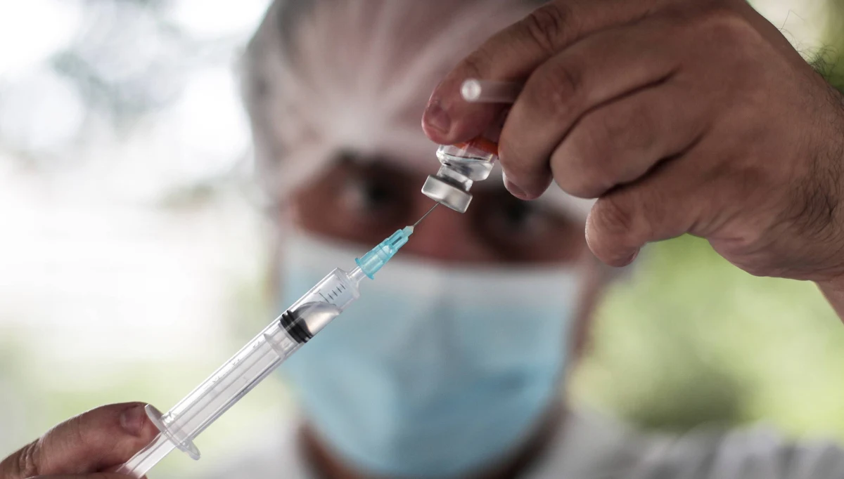 Chińska firma Sinovac Biotech poinformowała w sobotę, że urząd produktów medycznych formalnie zatwierdził do powszechnego użytku jej szczepionkę przeciwko Covid-19. To już drugi taki preparat zatwierdzony do użycia powszechnego w ChRL po szczepionce firmy Sinopharm.