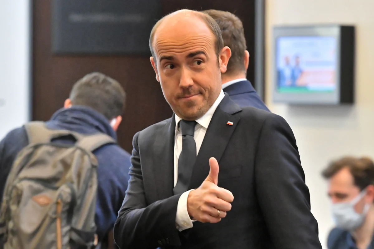 Borys Budka zamiast zająć się swoją partią, chce pozbierać do gromady inne partie opozycyjne i zmusić do podporządkowania się – tak poseł PSL Marek Sawicki skomentował przemówienie lidera PO. Ocenił, że użycie w prezentacji PO logotypu PSL bez porozumienia z ich partią było "nieuczciwe". Konferencja liderów PO to odgrzewany kotlet; Platforma Obywatelska dalej nie ma programu i dalej rzuca ogólne hasła o zjednoczeniu opozycji; zabrakło konkretów - ocenił z kolei poseł Lewicy Maciej Konieczny.