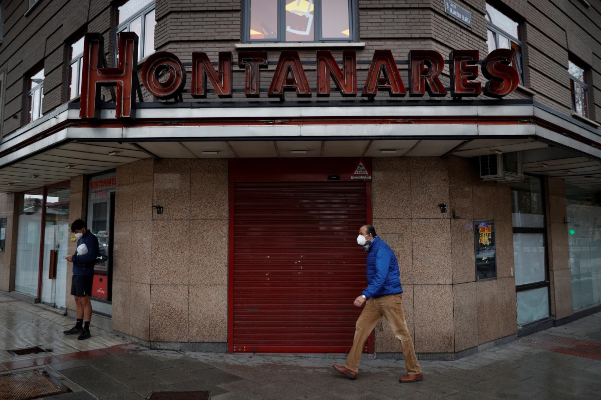 Władze Madrytu walczą z gwałtownym wzrostem populacji wielkich szczurów, które zachowują się agresywnie wobec psów i kotów, a nawet mogą atakować ludzi - poinformowała telewizja Antena3. Szczury często spotykane są w parkach i ogrodach, ale w poszukiwaniu pożywienia może przedostawać się także do budynków mieszkalnych.