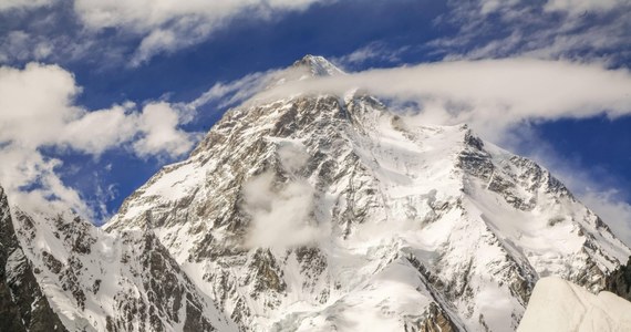 Trzej wspinacze: Pakistańczyk Muhammad Ali Sadpara, Islandczyk John Snorri oraz Chilijczyk Juan Pablo Mohr, którzy w czwartek podjęli próbę wejścia na K2 (8611 m) i nie ma z nimi kontaktu od ponad 36 godzin, zostali uznani za zaginionych - przekazał agencji AFP sekretarz Alpine Club of Pakistan Karrar Haidri.