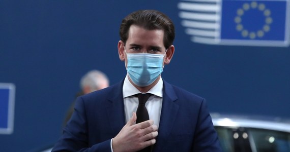 Kanclerz Austrii Sebastian Kurz oświadczył w wywiadzie dla "Welt am Sonntag", że Austria jest gotowa umożliwić produkcję chińskich i rosyjskich szczepionek w zakładach farmaceutycznych na swym terytorium, jeśli uzyskają aprobatę Unii, co sam uważa za pożądane.