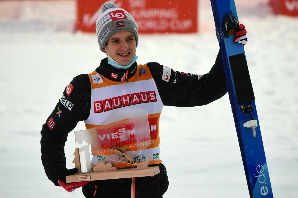 Tylko sześciu skoczków narciarskich w historii w jednym sezonie Pucharu Świata wygrało więcej niż 10 indywidualnych konkursów. Dziś  w Klingenthal do tego elitarnego grona może zbliżyć się Halvor Egner Granerud. Norweg ma już na koncie dziewięć triumfów.