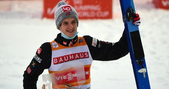 Tylko sześciu skoczków narciarskich w historii w jednym sezonie Pucharu Świata wygrało więcej niż 10 indywidualnych konkursów. Dziś  w Klingenthal do tego elitarnego grona może zbliżyć się Halvor Egner Granerud. Norweg ma już na koncie dziewięć triumfów.