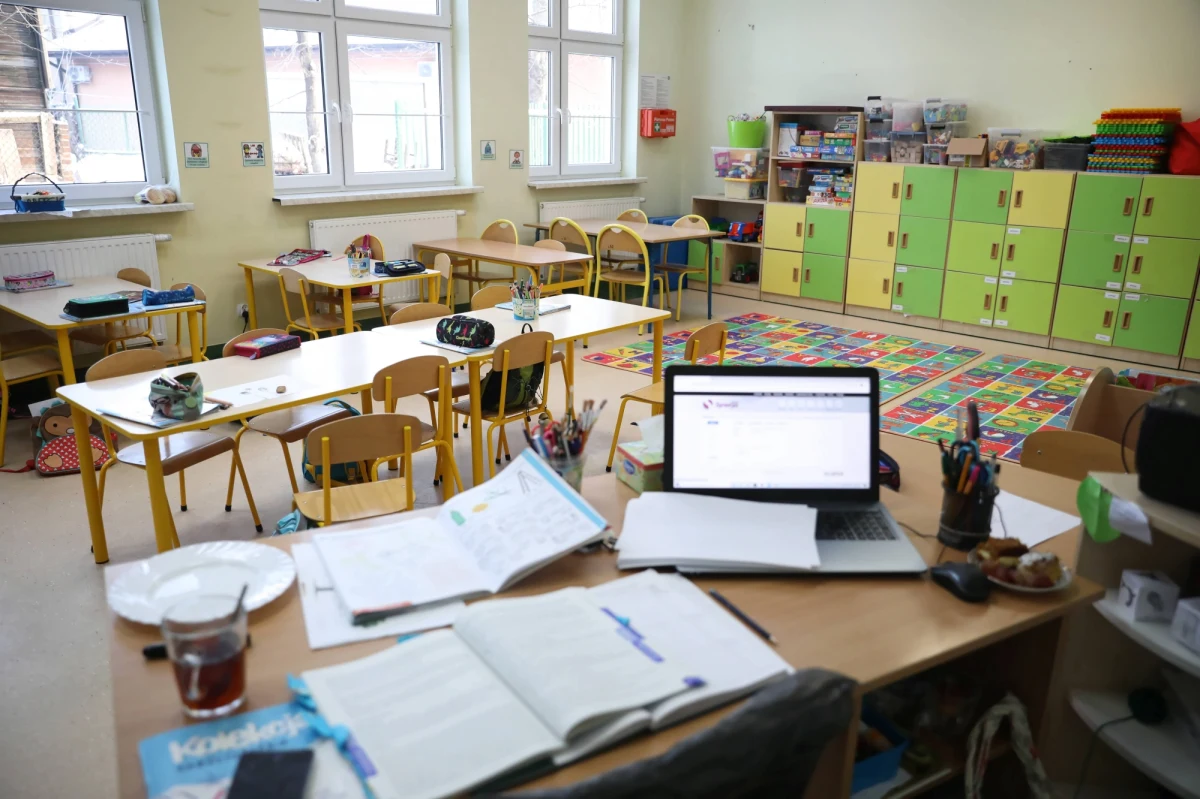 Dziś rozpoczynają się powtórne testy przesiewowe na obecność SARS-CoV-2 dla nauczycieli klas I-III szkół podstawowych i szkół specjalnych. Podobnie jak styczniowe będą dobrowolne i bezpłatne. Potrwają do 12 lutego. Po nich rozpocznie się testowanie nauczycieli z przedszkoli.