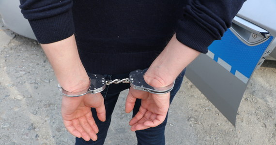 Podlaska policja zatrzymała 32-letniego mężczyznę, który kilka dni wcześniej uciekł z przesłuchania w białostockiej prokuraturze. Mężczyzna był poszukiwany listem gończym.