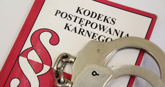 32-letni mężczyzna, podejrzewany o grożenie z nożem w ręku napotkanym osobom w Białej Podlaskiej w województwie lubelskim został aresztowany – poinformowała w policja. 32-latek podejrzany jest także m.in. o kradzieże i włamanie.