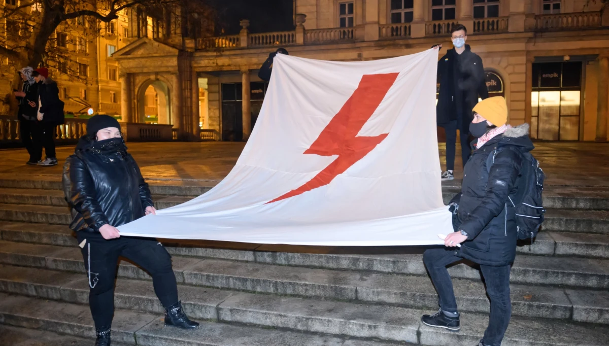 ​Ponad połowa Polaków popiera pomysł zorganizowania referendum w sprawie przepisów dot. aborcji - wynika z sondażu United Surveys dla "Wprost". Więcej zwolenników takiego rozwiązania jest wśród mężczyzn.