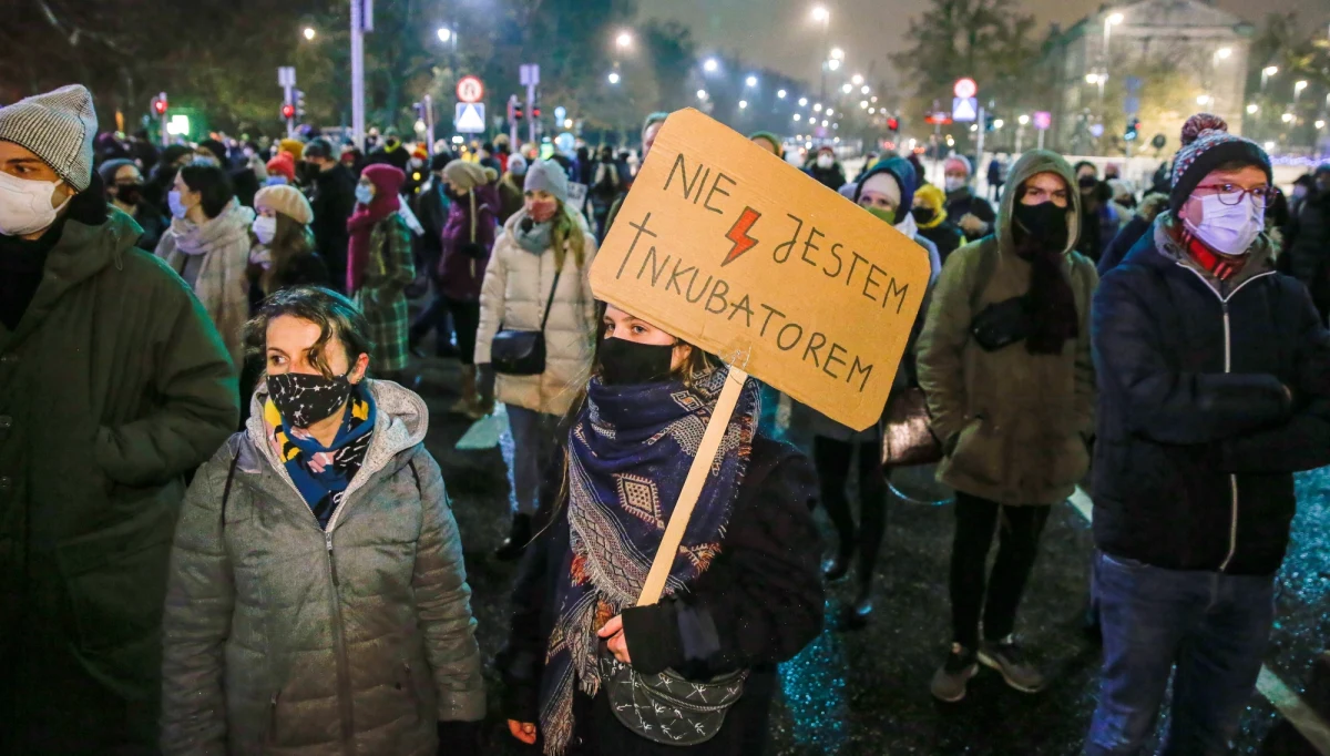 Białostocka prokuratura, po zawiadomieniu organizacji pro-life, sprawdza, jak przerywano ciąże po 22 października ubiegłego roku, a więc po ogłoszeniu, ale długo przed publikacją wyroku Trybunału Konstytucyjnego w sprawie przepisów antyaborcyjnych - podaje "Dziennik Gazeta Prawna". 
