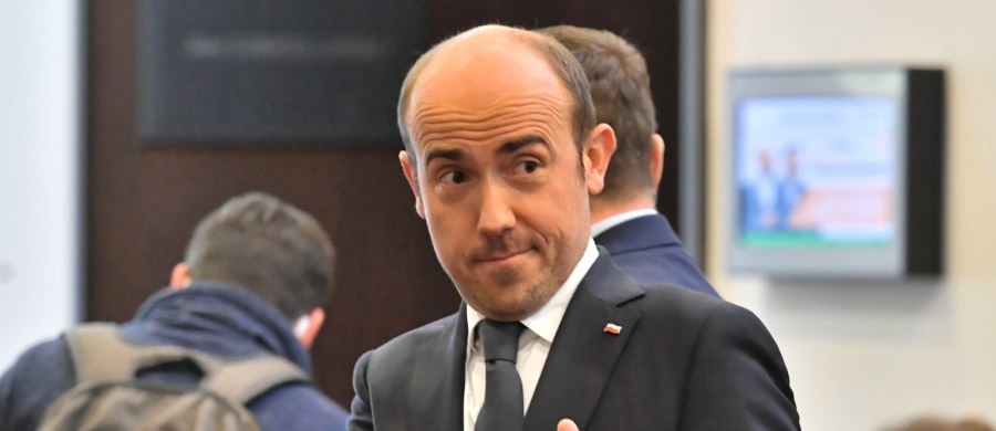 "Nie mam problemu z tym, by Szymon Hołownia był prezydentem, premierem, ministrem, a nawet prymasem" - tak w rozmowie z "Rzeczpospolitą" Borys Budka odpowiedział na pytanie, czy mógłby być członkiem rządu, którym kierowałby lider Polski 2050. "Jestem w polityce po to, by zmieniać Polskę, a nie kłócić się o stołki" - podkreśllił przewodniczący Platformy Obywatelskiej.