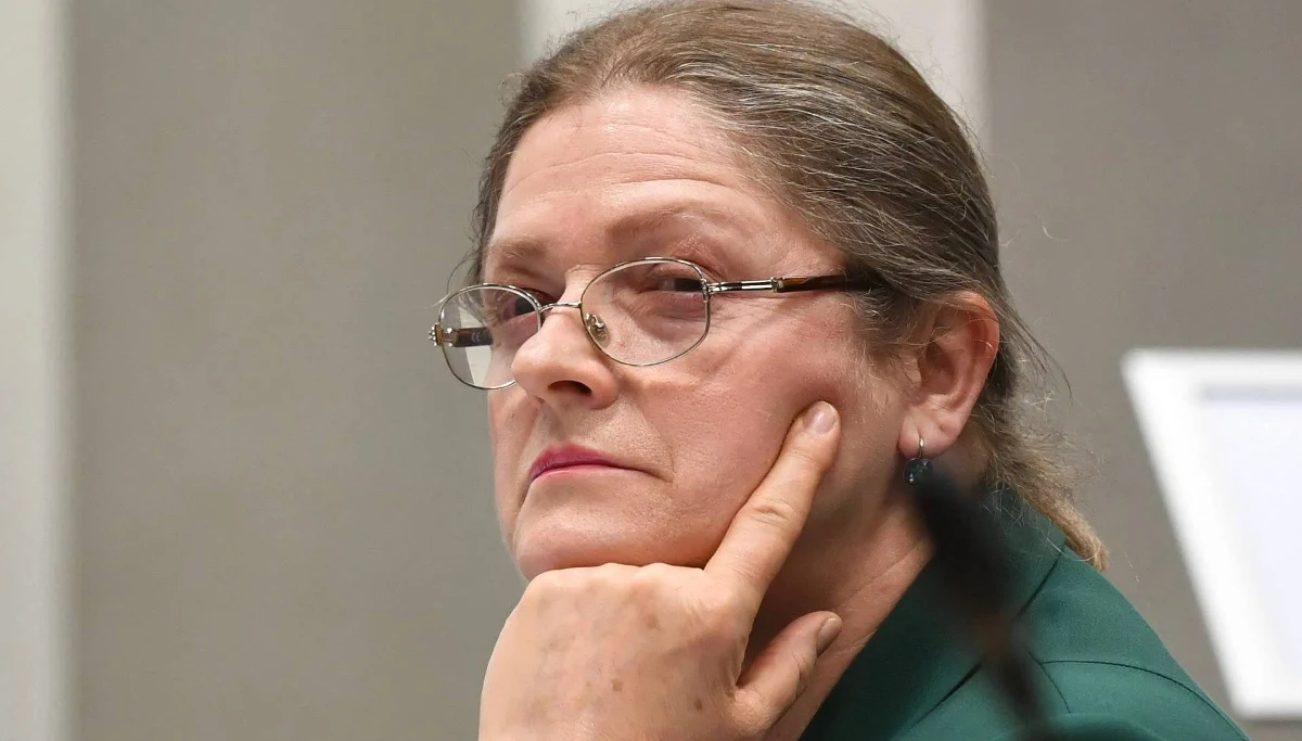 Z tego co wiem to Krystyna Pawłowicz w hotelu była na jakimś leczniczym turnusie, a one są zdaje się dozwolone. Nie wiem, czy powinna przeprosić, nie znam szczegółów, ale ja bym nie pojechał - powiedział szef klubu PiS Ryszard Terlecki. 