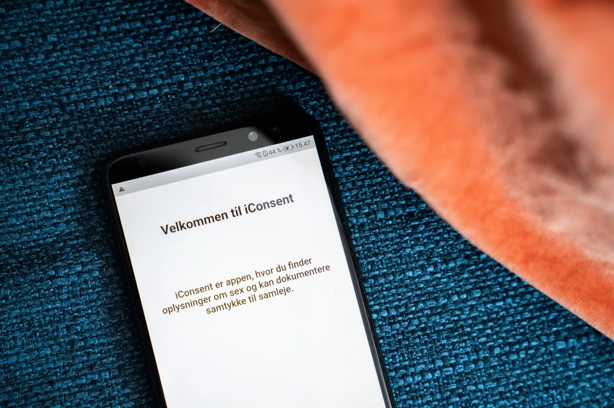 Duńczycy mogą zainstalować w swoich telefonach komórkowych aplikację, która potwierdza obopólną zgodę na… seks. Aplikacja dopiero ruszyła, a już posypały się na nią gromy.