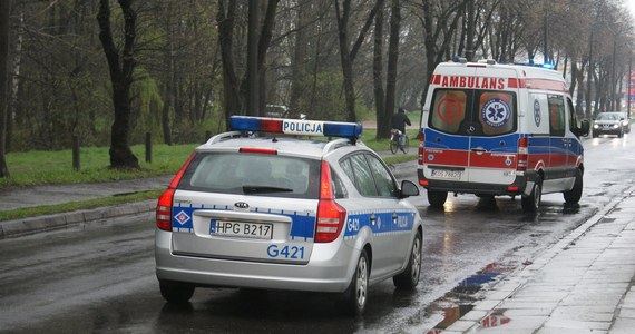 Policjanci z powiatu Chodzieskiego w Wielkopolsce zatrzymali dwóch mężczyzn, którzy mogą mieć związek z wyłudzeniami pieniędzy... "na karetkę". 