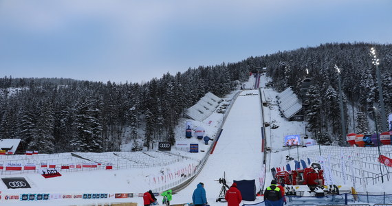 Jedenastu polskich skoczków narciarskich wystartuje w zawodach Pucharu Świata w Zakopanem, które zostaną zorganizowane 12-14 lutego - poinformował Polski Związek Narciarski. Drugie w tym sezonie konkursy na Wielkiej Krokwi odbędą się zamiast rywalizacji w chińskim Zhangjiakou, odwołanej z powodu pandemii.