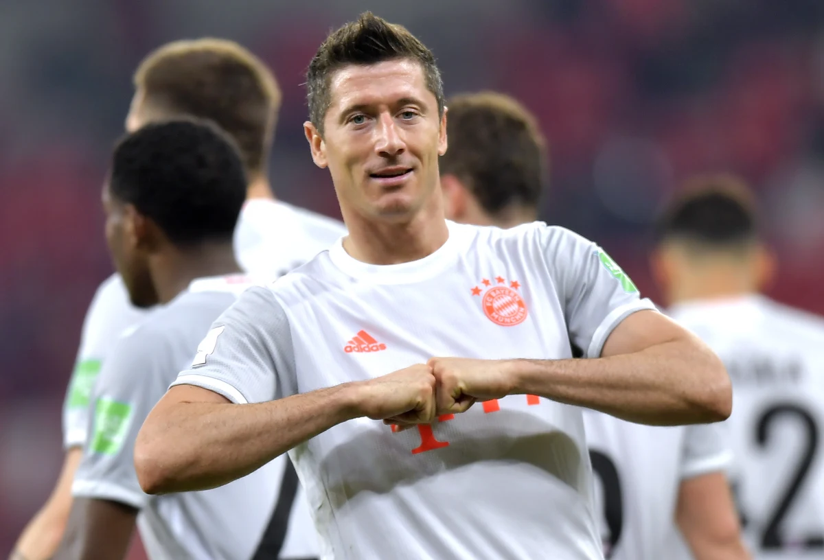 Robert Lewandowski strzelił dwa gole dla Bayernu Monachium, który pokonał egipski Al Ahly 2:0 (1:0) w półfinale rozgrywanych w Katarze klubowych mistrzostw świata w piłce nożnej. W finale rywalem Bawarczyków będzie meksykański zespół Tigres UANL.
