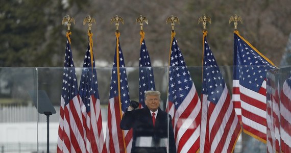 W przeddzień procesu w sprawie impeachmentu Donalda Trumpa doszło do kolejnego starcia opinii jego obrońców i oskarżycieli z Izby Reprezentantów. Pierwsi nazwali impeachment "teatrem politycznym". Drudzy mówili o roli prezydenta w "podżeganiu do insurekcji".