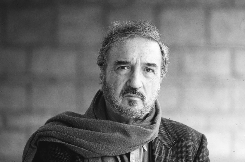 Pisarz, reżyser i scenarzysta Jean-Claude Carrière, który pracował razem z Luisem Bunuelem, Jacquesem Derayem, Milosem Formanem i Andrzejem Wajdą, zmarł w poniedziałek wieczorem w wieku 89 lat, poinformowała AFP jego córka.
