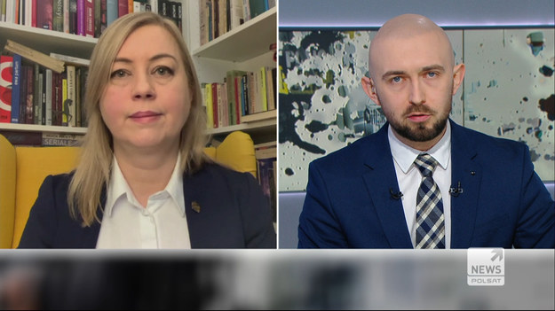 - Tempo szczepień można by jeszcze polepszyć, gdyby uwzględnić postulaty, które jako Polska 2050 przedstawiliśmy. Na przykład to, żeby szczepionki docierały do szpitali węzłowych nie tylko w poniedziałki, ale i w czwartki. Wtedy nie mielibyśmy luki weekendowej. Ten czas, kiedy te szczepionki nie dochodzą w takiej liczbie jak byśmy chcieli, jest tym czasem, w którym moglibyśmy dostarczyć lodówki do wszystkich szpitali - powiedziała Hanna Gill-Piątek z ruchu Polska 2050 Szymona Hołowni w rozmowie z Marcinem Fijołkiem.Fragment programu "Graffiti" emitowanego na antenie Polsat News.
