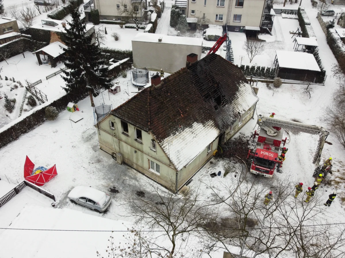 Trzy osoby zginęły w porannym pożarze w Międzychodzie w Wielkopolsce. Przyczyny wybuchu ognia będą wyjaśniać biegli i prokuratura. 