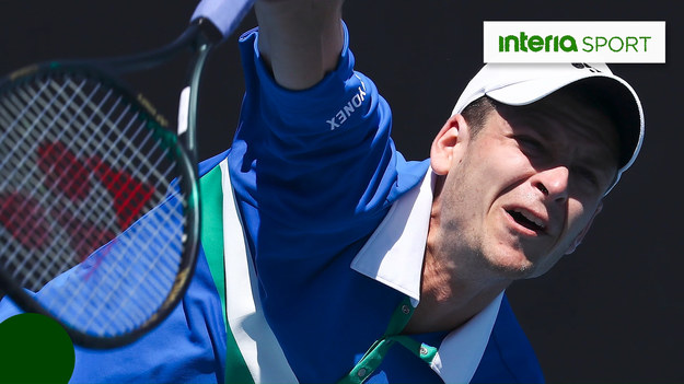 Hubert Hurkacz już w pierwszej rundzie pożegnał się z wielkoszlemowym Australian Open. Polski tenisista przegrał ze Szwedem Mikaelem Ymerem 6:3, 3:6, 6:3, 5:7, 3:6.